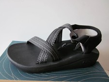 Chaco Men's CushZ Extra Cushioned Sandals Size 11