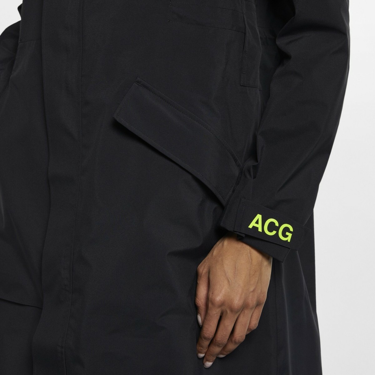 NIKE ACG ”GORE－TEX”　Military Coat Nike WOMEN'S ACG GORE-TEX Jacket SIZE XS BRAND NEW BLACK VOLT
