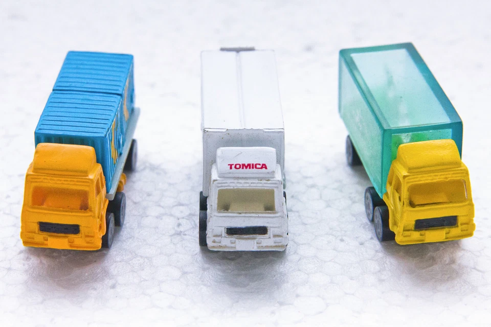 2003 Tomy Tomica Capsule Micro Car Lot Mitsubishi Yuso Aquarium Container Truck - Image 3 of 4
