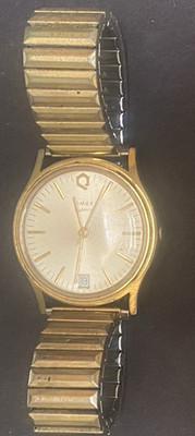 Vintage Timex Q Quartz Men's Gold Tone Watch date Run Smooth Stretch Band 80s