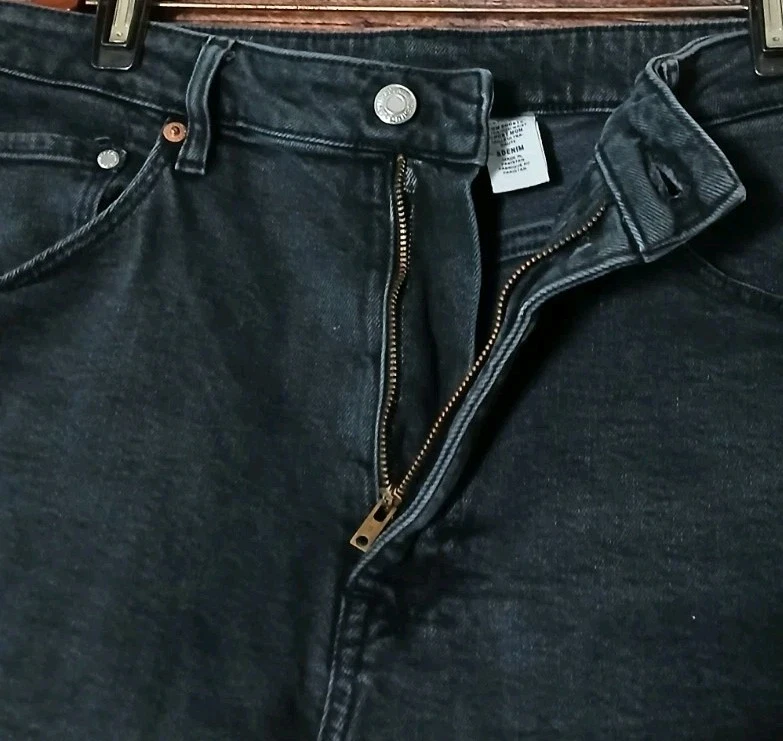 Pantalones Cortos de Jean H&M Talla 12 Cintura Ultra Alta Tiro Mamá Negros Denim Puños Elásticos Foto 4 de 4