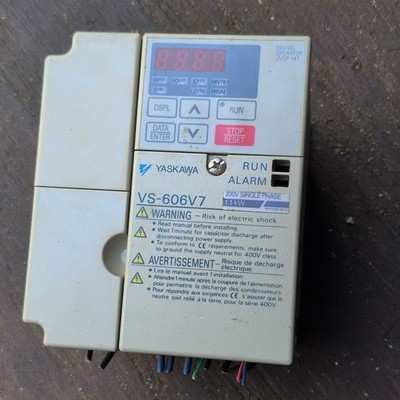 Yaskawa VS-606V7 Variable Frequency Drive CIMR-V7CCB0P7 200-240V 1.1kW IP20