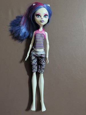 Monster High Catrine Demew Fangtastic Fitness Doll Girl Missing Tail Yoga Outfit