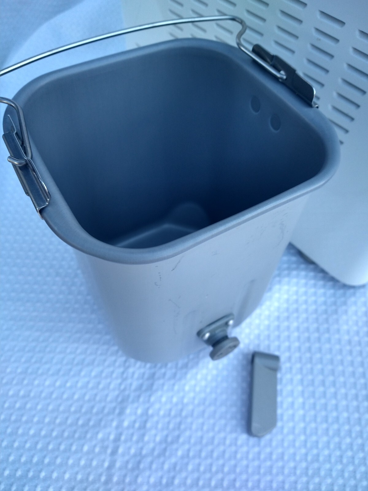 Zojirushi BBCCS15 Bread Maker. Replacement Kneading Rod Bread Pan and