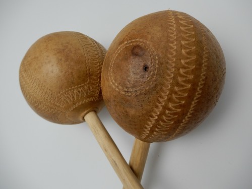 Scuotitore Maracas zucca intagliato a mano manici in legno dal Perù #1 R - Foto 6 di 10