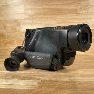 Proscan PRO698H Black/Gray 8mm Video8 HI8 Recording 32x Digital