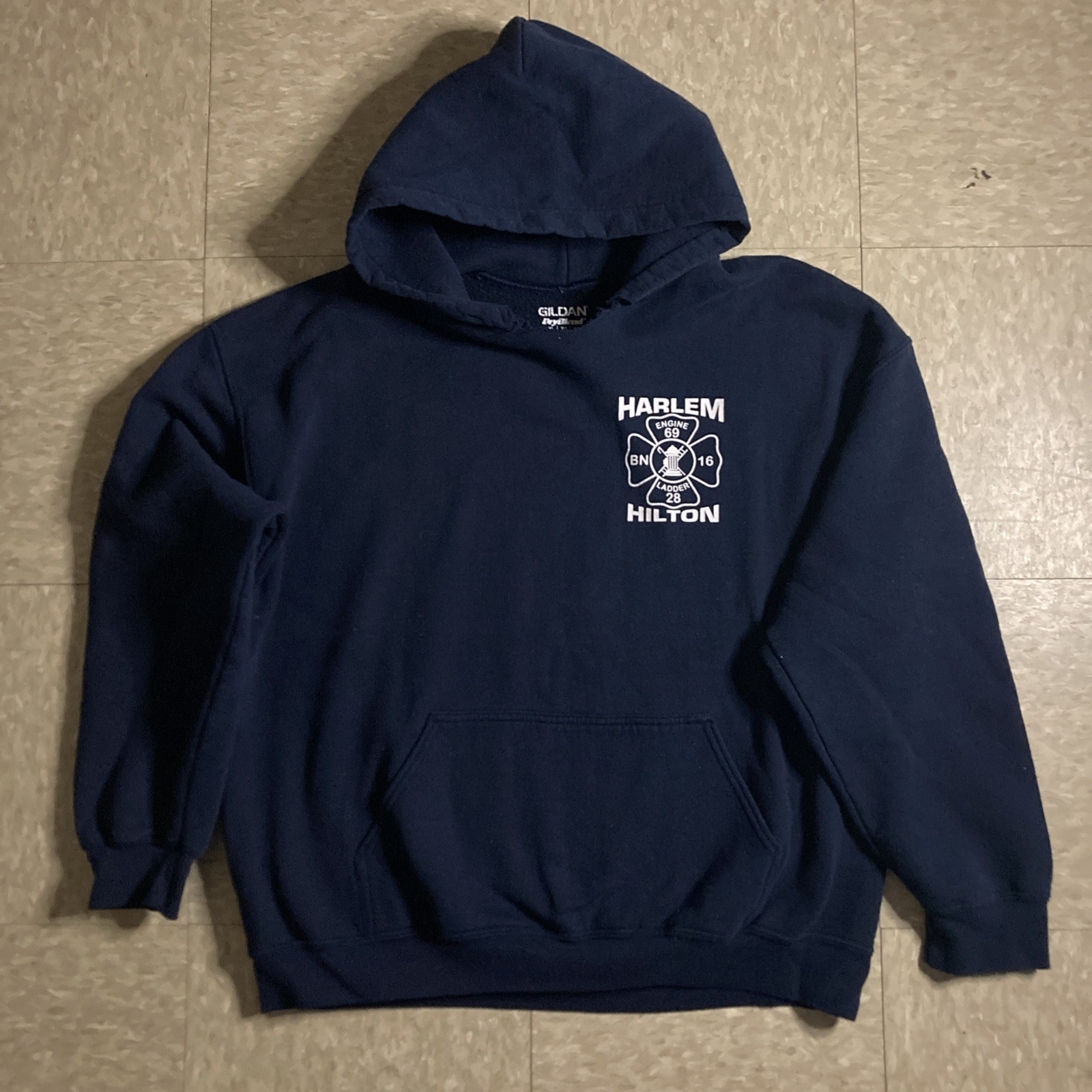 FDNY Engine 69 Navy Blue Hoodie In A Mens XL Heavyweight Gildan Dry Blend 