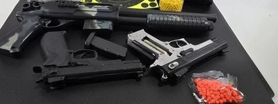 Crossman Airsoft Gun, Stinger S32P Shotgun and   2 Handguns ,ammo