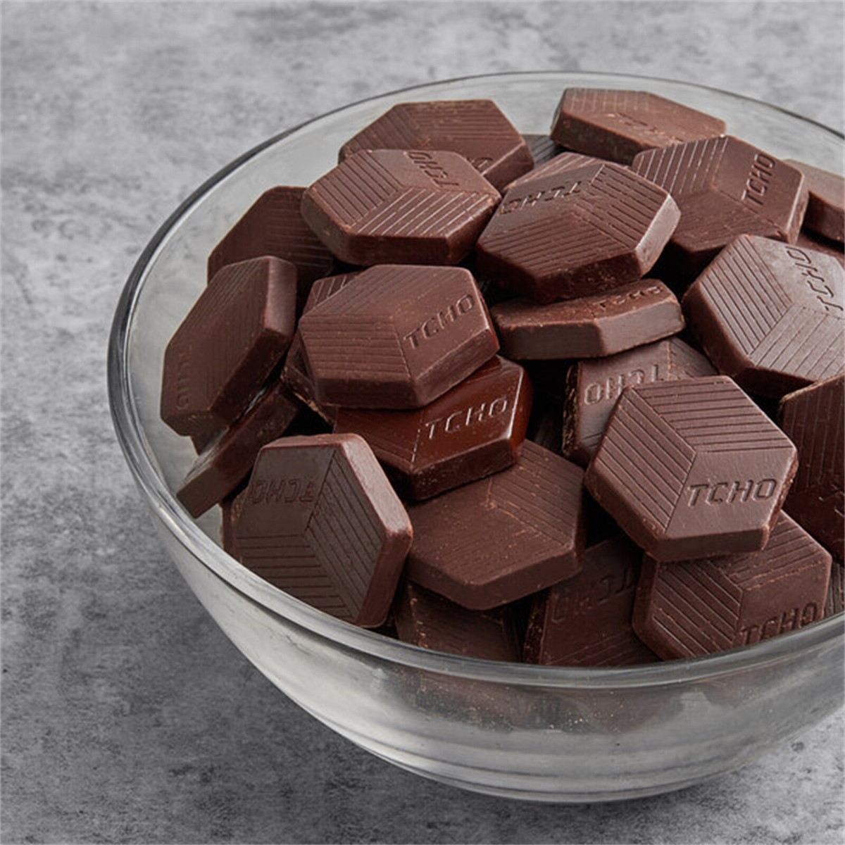 その他 chocolat TCHO Real Fudgy 70% Dark Chocolate Hexagons 6.6 lb. - 3