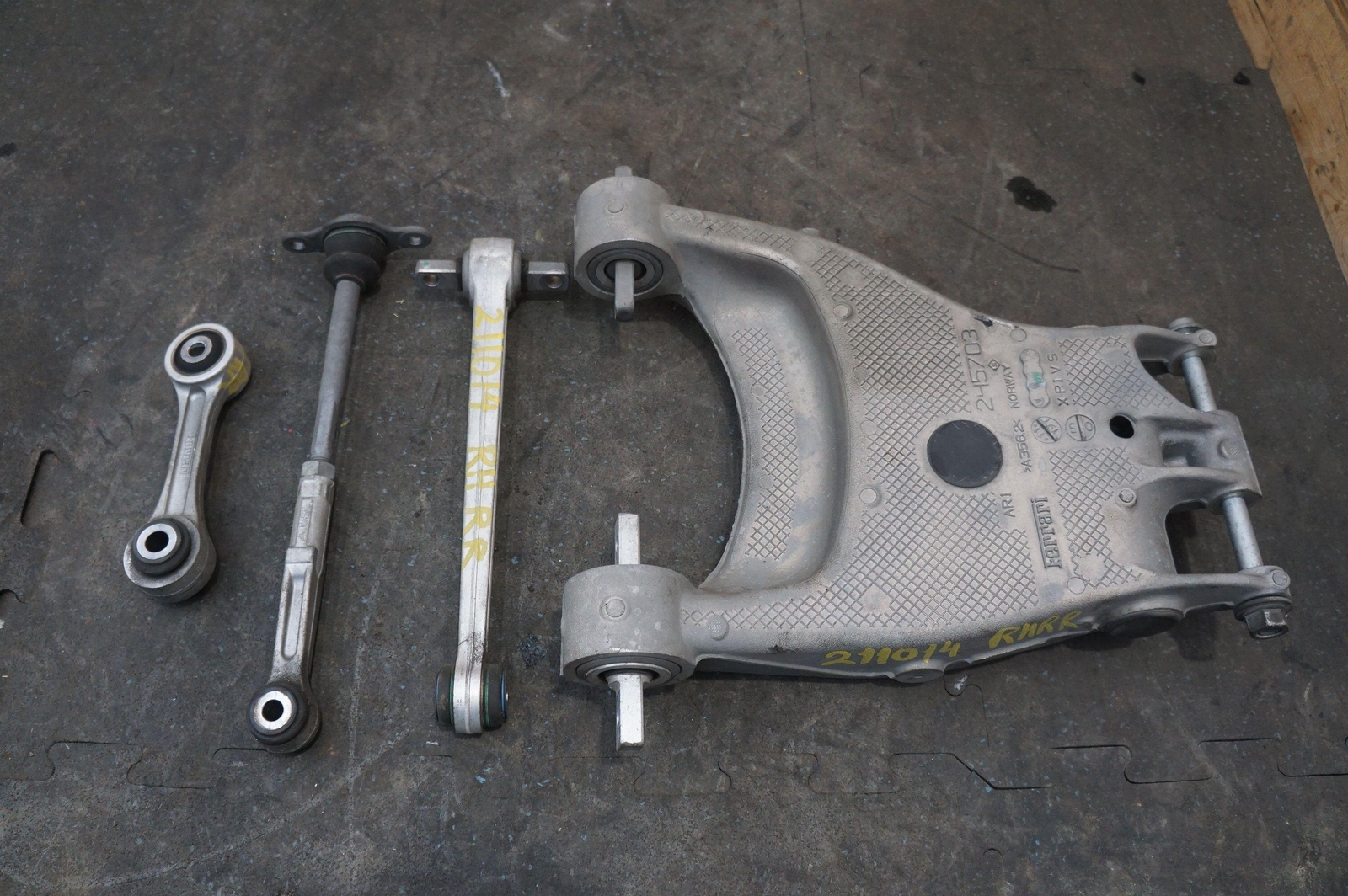 Set of 4 Right Rear Lower Upper Control Arm OEM 810463 Ferrari California 08-14