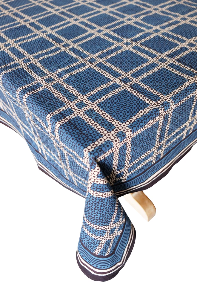 Mantel estampado en bloque a mano - Madras Indigo - 70" x 108" Foto 2 de 3