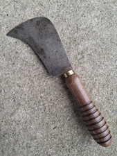 ANCIEN COUTEAU A CUIR - A L PARIS - OUTIL DE CORDONNIER BOURRELIER -