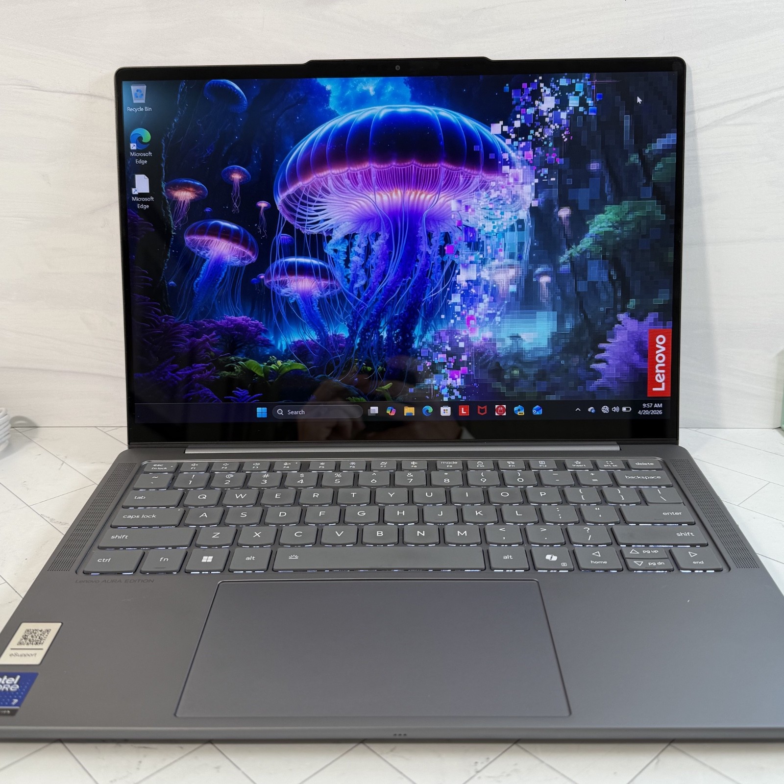 Lenovo Slim 7 Aura Edition 1TB 32GB Intel Core Ultra 7 2.2GHz Intel Arc GPU H980