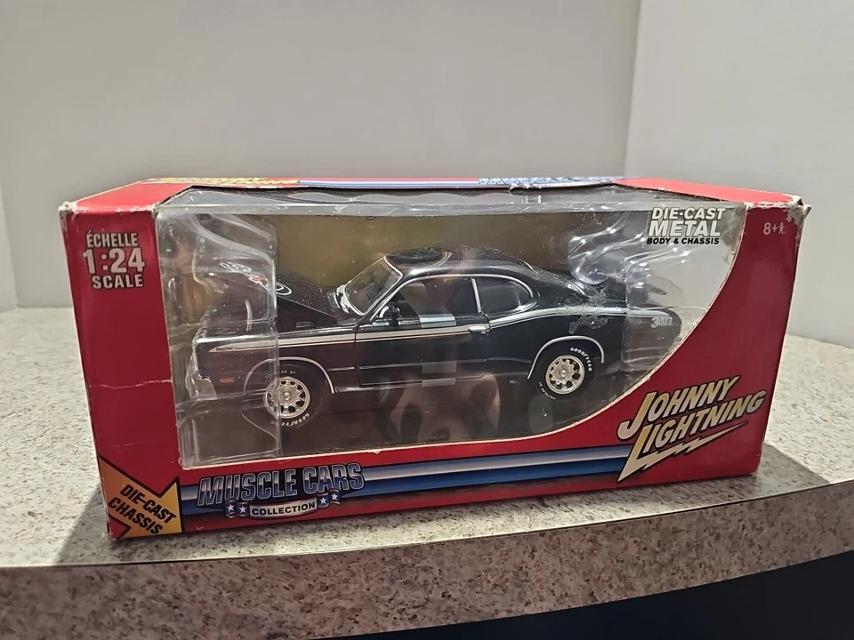 Johnny Lightning Muscle Cars Collection 1971 Plymouth Duster 340 1:24 Diecast  - Image 2 of 4