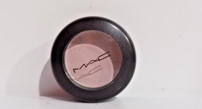 AUTHENTIC!~mac eye shadow ''yogurt matte''