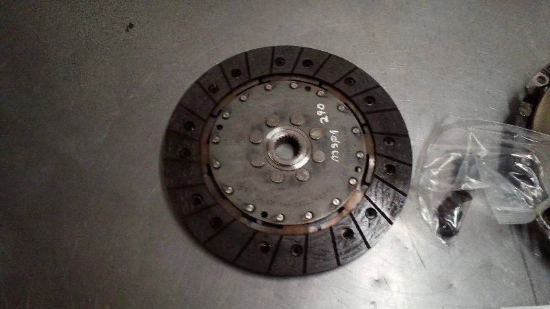 USED Pressure Plate with Clutch Disc from 2007 Ford FOCUS 2.0  6731158 - Image 2 of 4