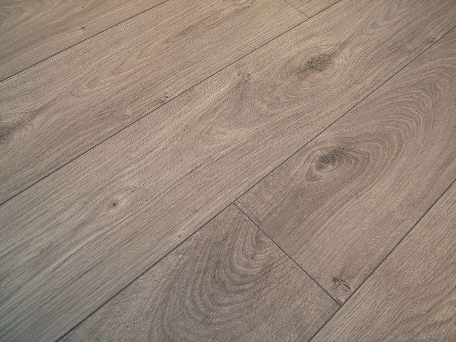 Pallet Deal 12mm Atlas Anthracite Grey Oak 4v Groove Laminate