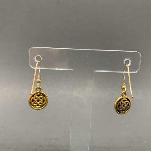 Small Round Celtic Knot Dangle Earrings Gold Tone 3.11g - Picture 2 of 4
