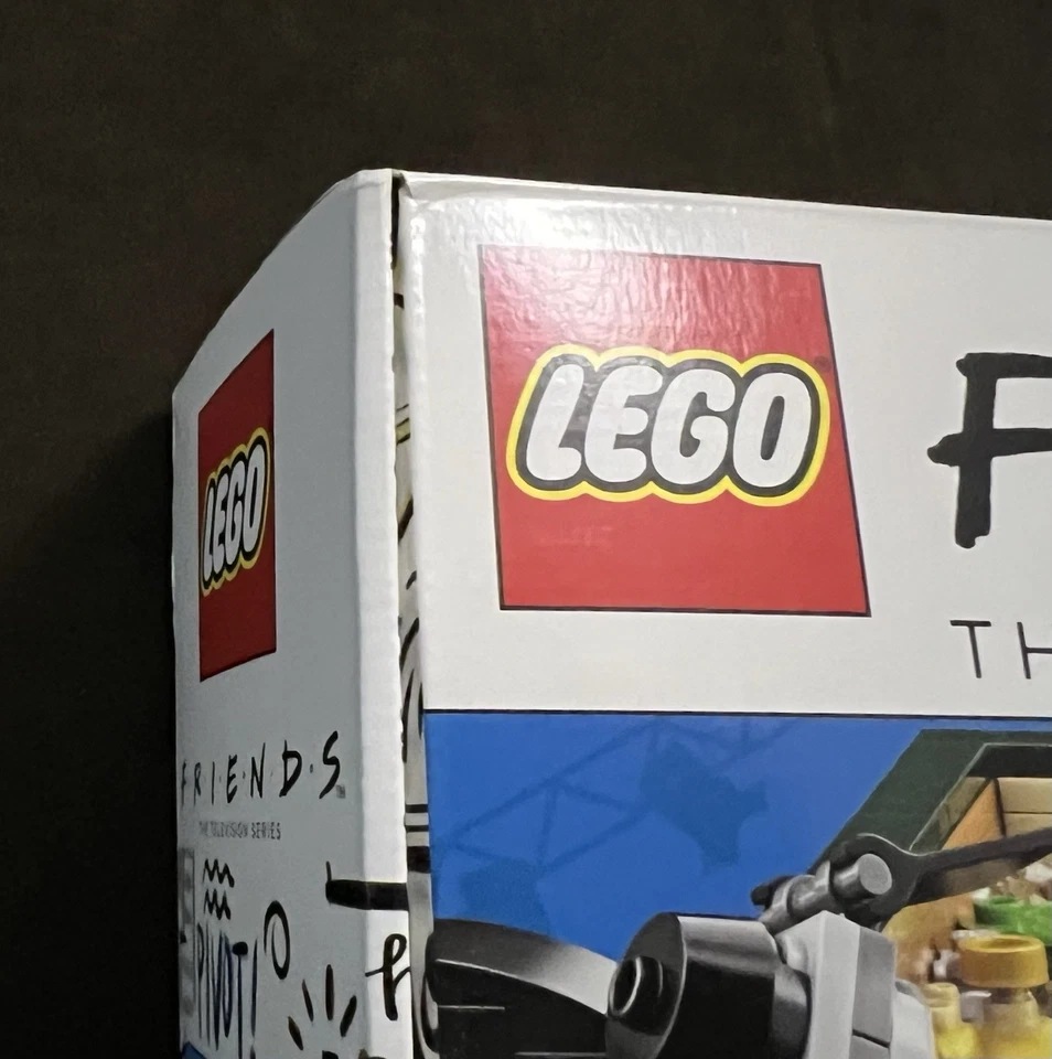 DAMAGED BOX LEGO Ideas Friends Central Perk 21319 TV Show Retired - Image 3 of 4