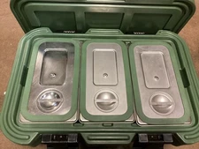 Cambro  UPCS180 Hot Box Insulated Food Carrier With 3 Stainless Pans