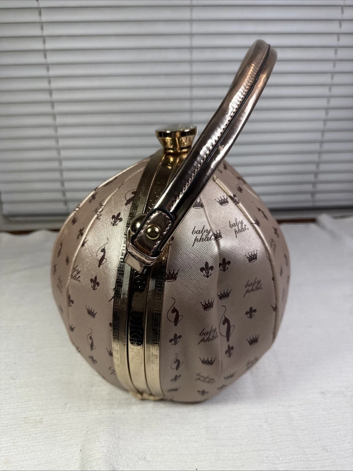 Cartera vintage Baby Phat bolsa esfera satinada correa dorada y tapa de cristal acento. Foto 2 de 4