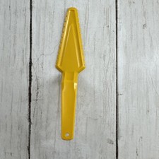 Tupperware Toys Child Cake Pie Server Serrated Edges Toy Size 5 inch yellow