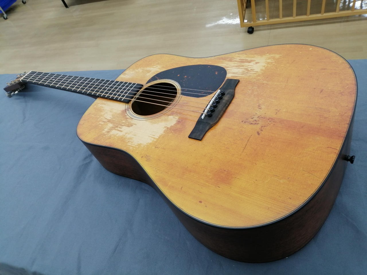 MARTIN D-18 Street Legend acoustic guitar
