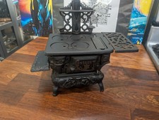 Crescent Cast Iron salesman sample Stove with Miniature Cookware Set vintage