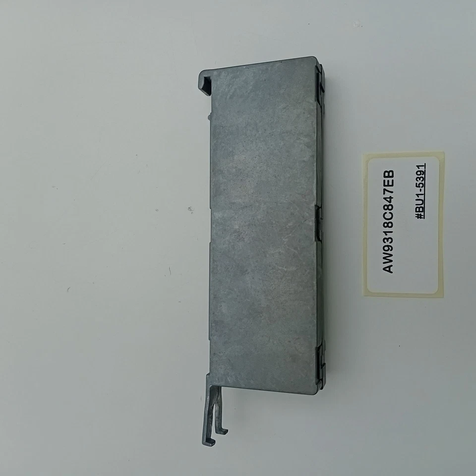 Amplificador de antena Jaguar XJ 2010-2013 AW9318C847EB Foto 2 de 4