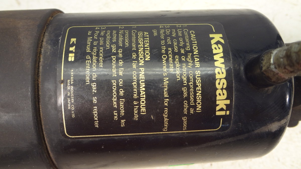 1984 Kawasaki ZX900A ZX 900 Ninja GPz K252-1. rear monoshock air