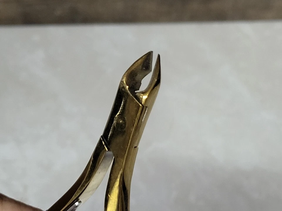 Alicate para cutículas Revlon Gold Series ~ 1/4 mandíbula ~ Nuevo sin caja Foto 2 de 3