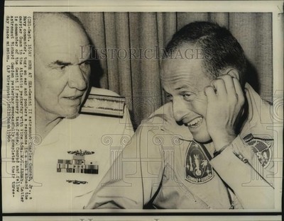 1966 Press Photo Gemini II astronaut, Charles Conrad Jr. & Vice-Adm.W.C. Abhan