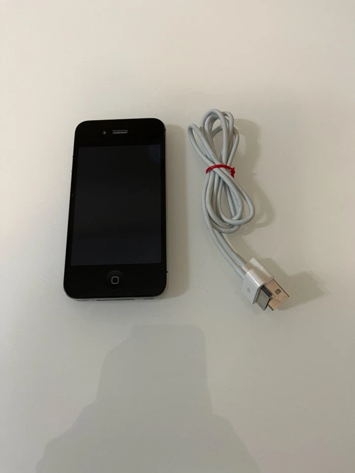 Apple iPhone 4 - 32GB - Black (Unlocked) A1332 (GSM) (CA) - Image 2 of 4