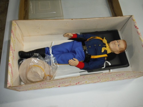 Vintage 1980s EFFANBEE JOHN WAYNE AMERICAN GUARDIAN OF THE WEST. New In the Box - Picture 7 of 7