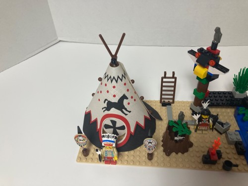 LEGO System - Chief’s Tepee - 6746 - 100% Complete with all Minifigs! - Picture 6 of 12
