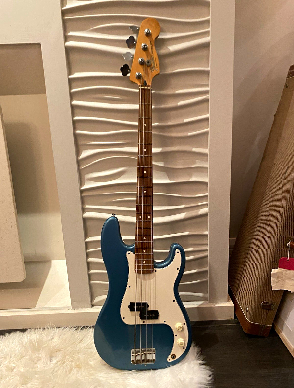 1993/94 Fender Precision Bass Lake Placid Blue