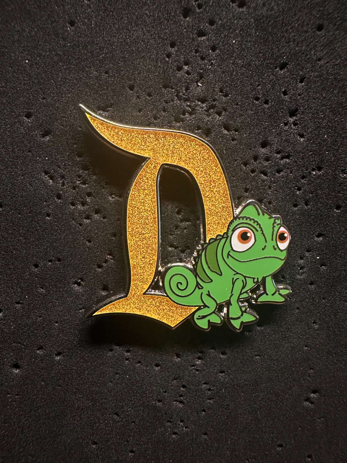 Pascal Tangled Gold Glitter Gothic D Fantasy Disney Pin 2026 LE 100 Sold Out