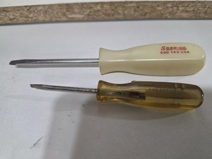 Vintage Snap On Tools Flat Head Screwdrivers White SSD143 Clear SSD204