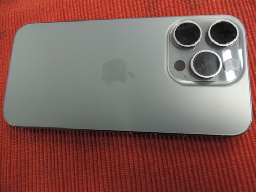 Carcasa Original OEM Apple iPhone 15 Pro, Gris, Buen Estado (8 de 10) - Imagen 2 de 4