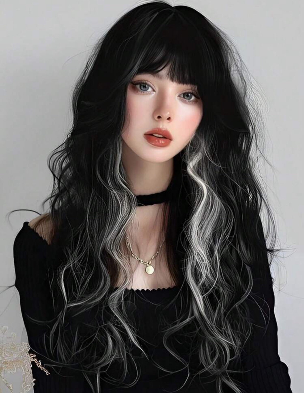 Perruque synthétique noir et gris 70cm : la solution pour un volume ondulé sans coiffeur