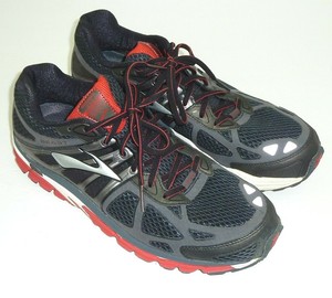 brooks beast 11 red