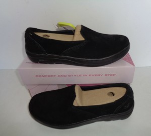 skechers nurse trainers