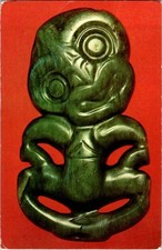 Auckland New Zealand postcard MAORI HEI TIKI JADE NECK ORNAMENT j/13 AZ1370