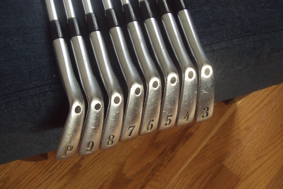 Titleist 660 Forged Eisen 3-PW Dynamic Gold S300 Stiff Stahl Standardlänge.