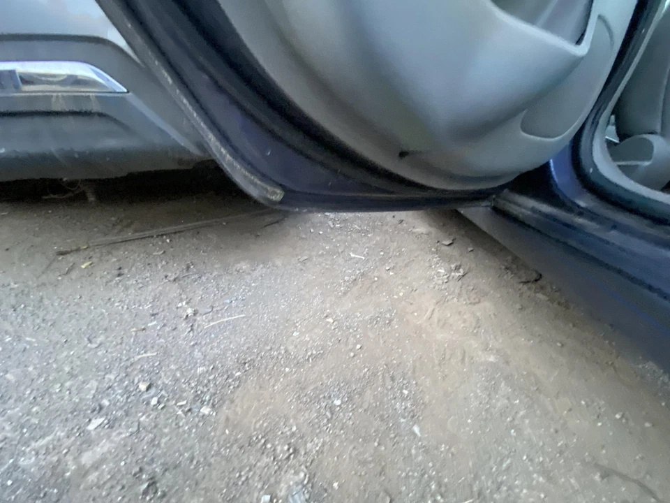 Used Rear Left Door Assembly Rear Side fits: 2014 Chevrolet Malibu L. w/o center - Imagem 3 de 4