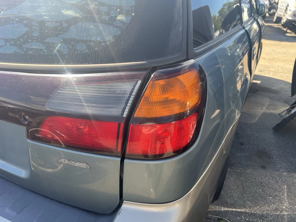 Luz trasera conductor pasajero Subaru Legacy Outback 2000-2004 *vagón* OEM 2 piezas Foto 2 de 3