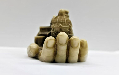 Vintage Hand-Shaped Pisa Souvenir with 3-Dimensional Buildings Resin Decor 4"x2" - Picture 4 of 5