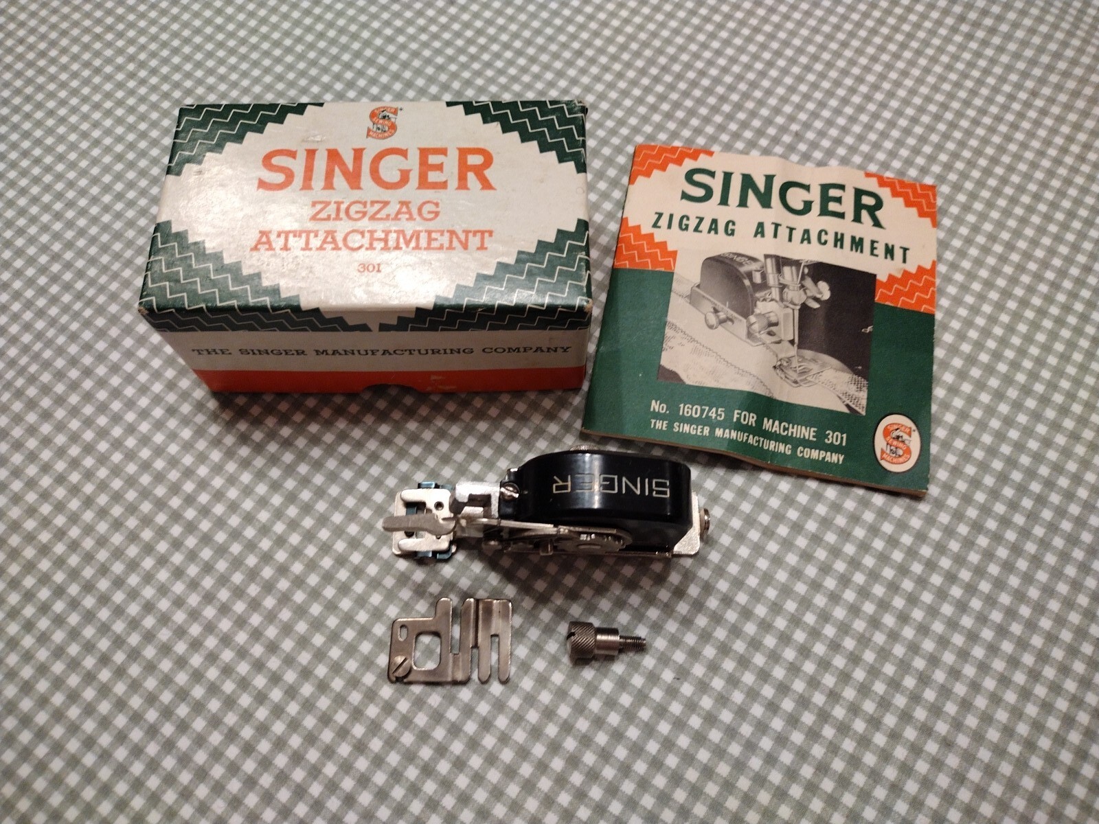 Vintage Singer Zig Zag Sewing Attachment 160745 Original Box and