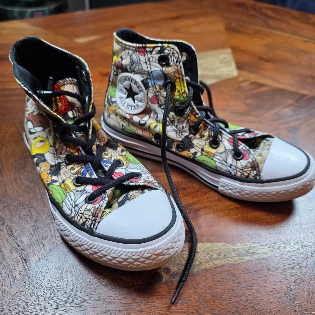 Boys Converse Looney Tunes Multi-color Black High Top Sneakers Size 13 Boys Converse Looney Tunes Multi-color Black High Top Sneakers Size 13