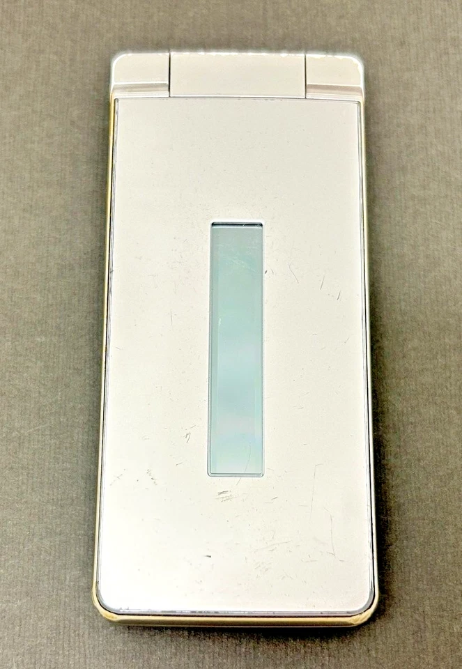 SHARP SH-02L AQUOS KEITAI Gold ANDROID FLIP PHONE UNLOCKED Sim Free from Japan - Image 3 of 4